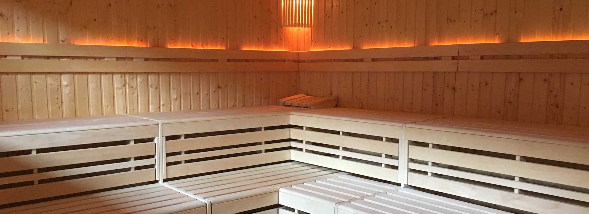 gemischte sauna im fitness-treff mit lichttherapie